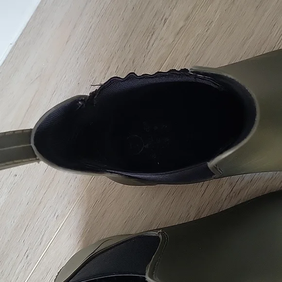 Chelsea Rain Boots, green, size 7 - Picture 8 of 10